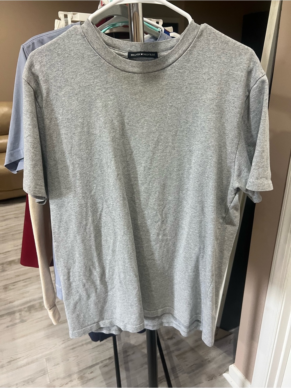 Brandy Melville Men's Heather Gray Crewneck Tee
